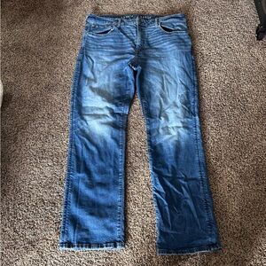 American Eagle Men’s straight legged jeans size 38x32